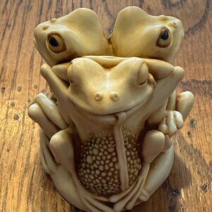 Harmony Kingdom Box, "Tongue and Cheek"